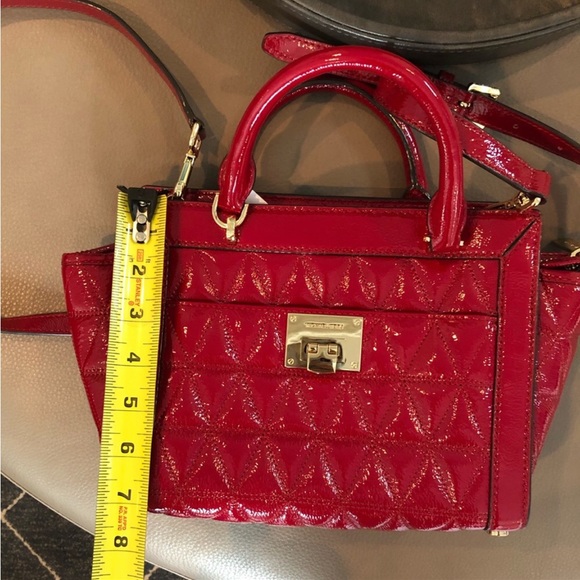 Beautiful New Michael Kors Red Patent Leather Vivianne Bag - Picture 13 of 13